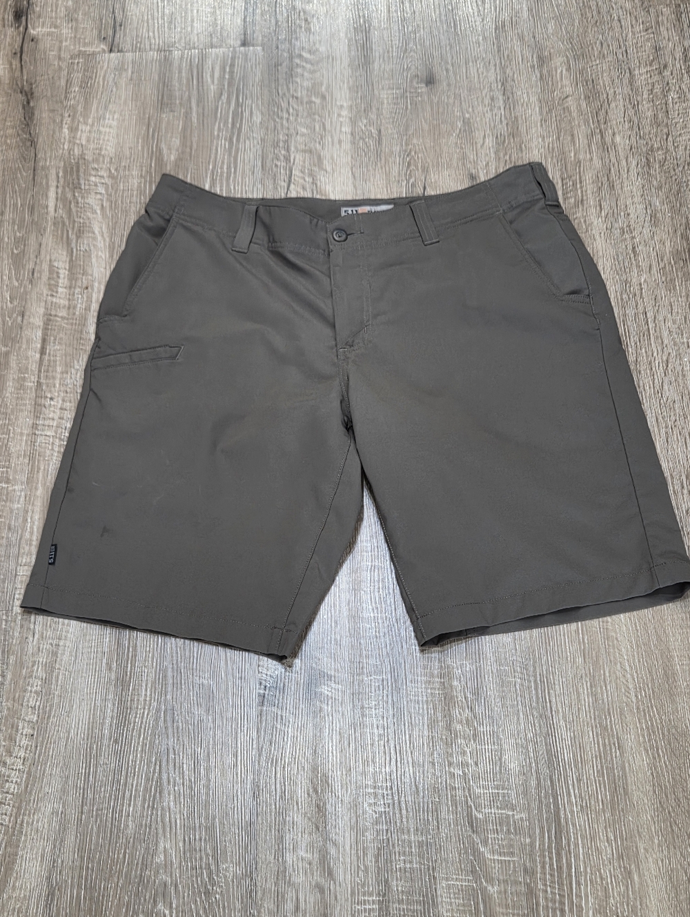 5.11 Tactical Men's Pre-owned Shorts Size 36 Olive-Brown
